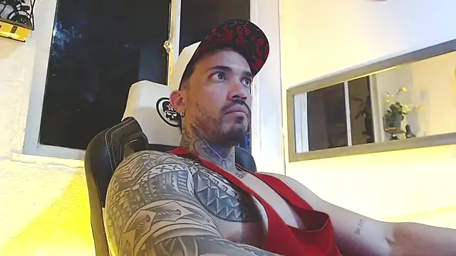 Snapshot of Angel_sex_latin chatting on 02/21/25, 04:07 Angel sex latin online show from 02/21/25, 04:07