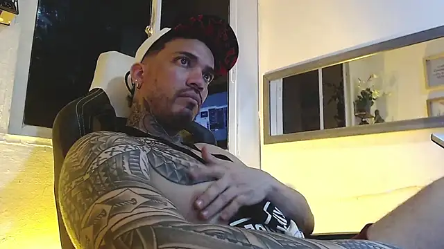 Snapshot of Angel_sex_latin chatting on 02/22/25, 04:18 Angel sex latin online show from 02/22/25, 04:18