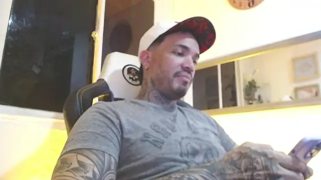 Snapshot of Angel_sex_latin chatting on 02/24/25, 06:05 Angel sex latin online show from 02/24/25, 06:05