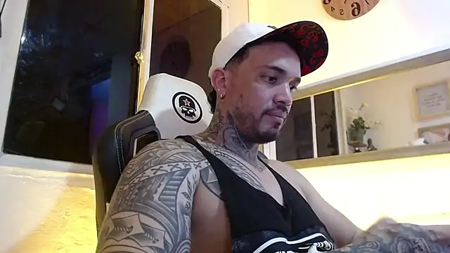 Snapshot of Angel_sex_latin chatting on 02/26/25, 05:31 Angel sex latin online show from 02/26/25, 05:31