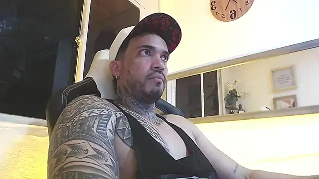 Snapshot of Angel_sex_latin chatting on 02/28/25, 03:04 Angel sex latin online show from 02/28/25, 03:04