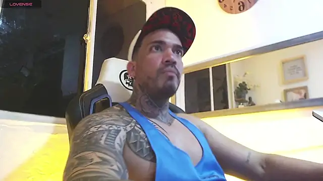 Snapshot of Angel_sex_latin chatting on 03/06/25, 03:57 Angel sex latin online show from 03/06/25, 03:57