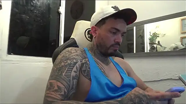 Snapshot of Angel_sex_latin chatting on 03/22/25, 07:47 Angel sex latin online show from 03/22/25, 07:47