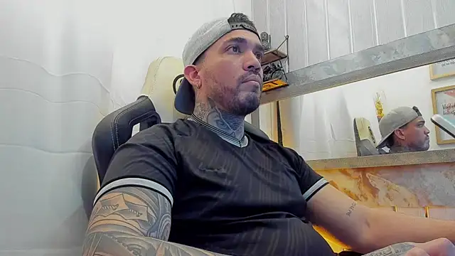 Snapshot of Angel_sex_latin chatting on 09/14/25, 02:54 Angel sex latin online show from 09/14/25, 02:54