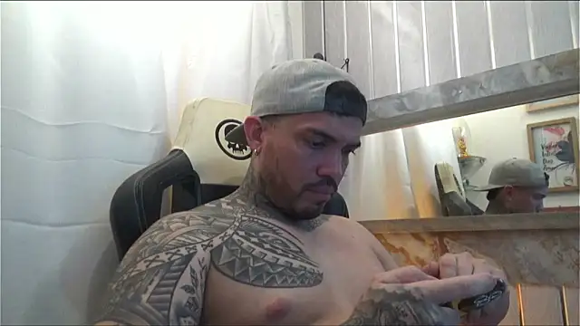 Snapshot of Angel_sex_latin chatting on 09/25/25, 04:16 Angel sex latin online show from 09/25/25, 04:16