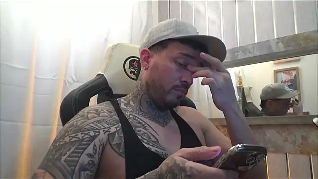 Snapshot of Angel_sex_latin chatting on 10/01/25, 04:51 Angel sex latin online show from 10/01/25, 04:51