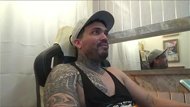 Snapshot of Angel_sex_latin chatting on 10/04/25, 06:44 Angel sex latin online show from 10/04/25, 06:44