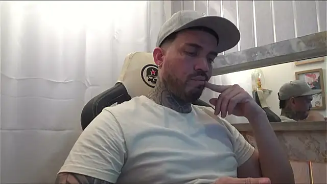 Snapshot of Angel_sex_latin chatting on 10/09/25, 03:59 Angel sex latin online show from 10/09/25, 03:59