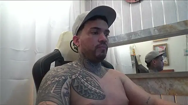 Snapshot of Angel_sex_latin chatting on 10/12/25, 04:00 Angel sex latin online show from 10/12/25, 04:00