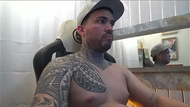 Snapshot of Angel_sex_latin chatting on 10/14/25, 03:29 Angel sex latin online show from 10/14/25, 03:29