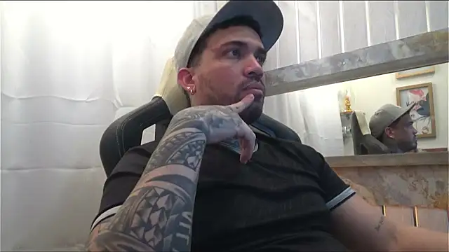 Snapshot of Angel_sex_latin chatting on 10/20/25, 06:03 Angel sex latin online show from 10/20/25, 06:03