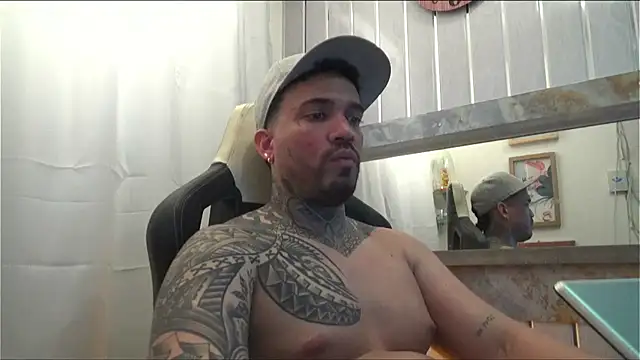 Snapshot of Angel_sex_latin chatting on 10/29/25, 06:04 Angel sex latin online show from 10/29/25, 06:04