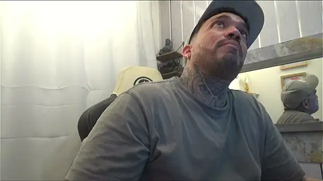 Snapshot of Angel_sex_latin chatting on 10/30/25, 06:15 Angel sex latin online show from 10/30/25, 06:15