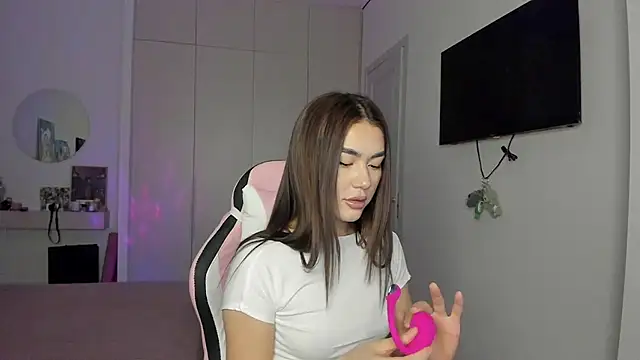 Shineel online show from 12/16/25, 02:49