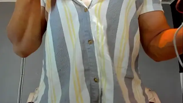 Snapshot of derekk_frostt chatting on 03/19/25, 01:40 derekk frostt online show from 03/19/25, 01:40