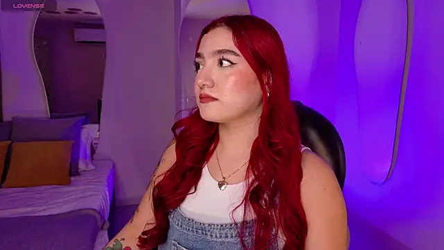 ViolettCastel online show from 11/28/25, 07:27