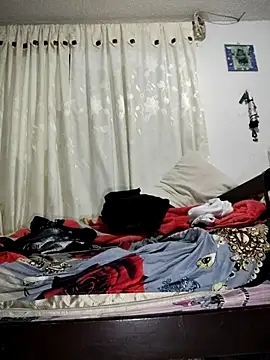 Snapshot of Rolblue chatting on 10/29/25, 01:52 Rolblue online show from 10/29/25, 01:52