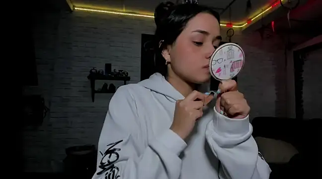 Snapshot of Kimmymadison- chatting on 12/04/24, 11:13 Kimmymadison- online show from 12/04/24, 11:13