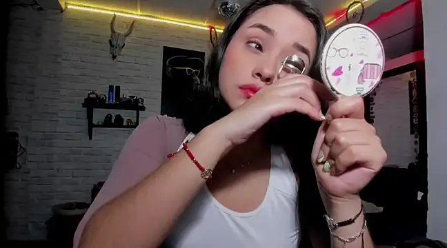 Snapshot of Kimmymadison- chatting on 12/08/24, 04:46 Kimmymadison- online show from 12/08/24, 04:46