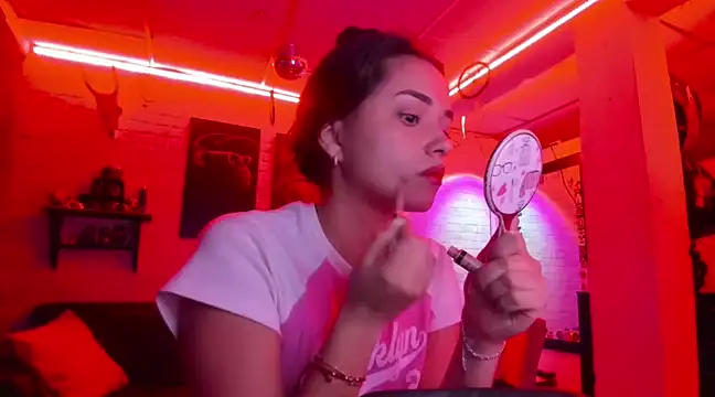 Snapshot of Kimmymadison- chatting on 01/04/25, 12:16 Kimmymadison- online show from 01/04/25, 12:16