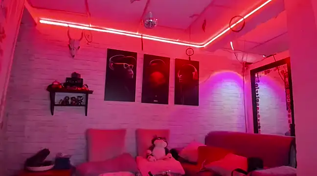 Snapshot of Kimmymadison- chatting on 01/13/25, 08:48 Kimmymadison- online show from 01/13/25, 08:48