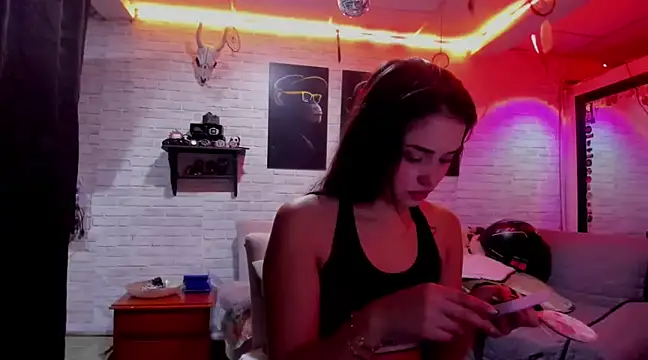 Snapshot of Kimmymadison- chatting on 01/17/25, 02:39 Kimmymadison- online show from 01/17/25, 02:39