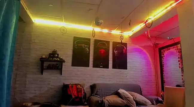 Snapshot of Kimmymadison- chatting on 02/06/25, 09:49 Kimmymadison- online show from 02/06/25, 09:49