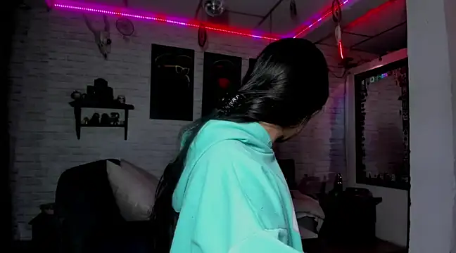 Snapshot of Kimmymadison- chatting on 02/11/25, 09:25 Kimmymadison- online show from 02/11/25, 09:25