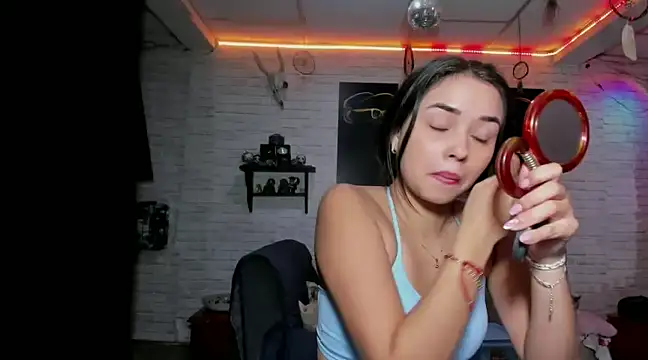 Snapshot of Kimmymadison- chatting on 02/13/25, 09:38 Kimmymadison- online show from 02/13/25, 09:38