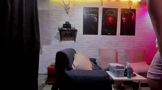 Snapshot of Kimmymadison- chatting on 02/15/25, 12:37 Kimmymadison- online show from 02/15/25, 12:37