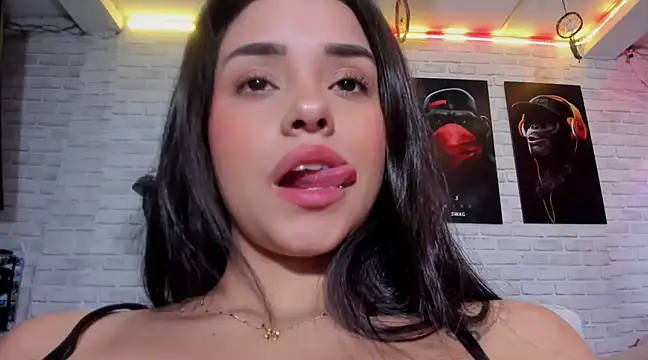 Snapshot of Kimmymadison- chatting on 02/16/25, 08:21 Kimmymadison- online show from 02/16/25, 08:21