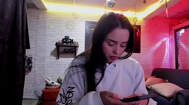 Snapshot of Kimmymadison- chatting on 02/20/25, 03:45 Kimmymadison- online show from 02/20/25, 03:45