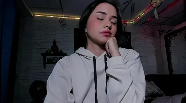 Snapshot of Kimmymadison- chatting on 03/01/25, 03:53 Kimmymadison- online show from 03/01/25, 03:53