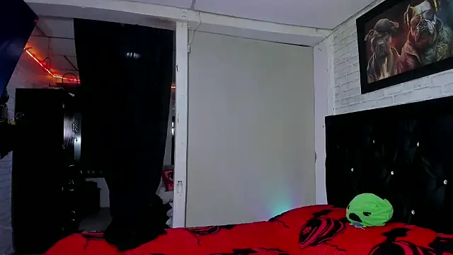 Snapshot of Kimmymadison- chatting on 03/06/25, 09:20 Kimmymadison- online show from 03/06/25, 09:20