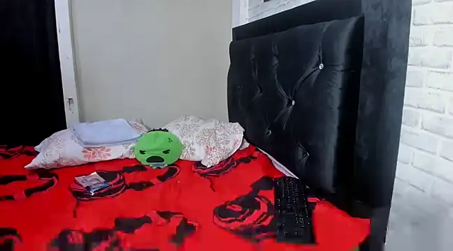 Snapshot of Kimmymadison- chatting on 03/14/25, 08:17 Kimmymadison- online show from 03/14/25, 08:17