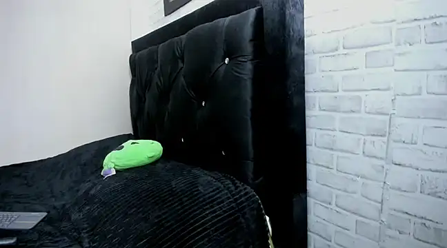 Snapshot of Kimmymadison- chatting on 03/19/25, 07:49 Kimmymadison- online show from 03/19/25, 07:49