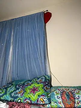 Snapshot of Kimmymadison- chatting on 10/16/25, 07:48 Kimmymadison- online show from 10/16/25, 07:48