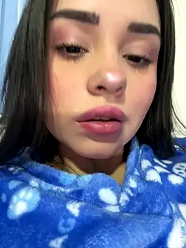 Snapshot of Kimmymadison- chatting on 10/22/25, 03:40 Kimmymadison- online show from 10/22/25, 03:40