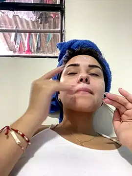 Snapshot of Kimmymadison- chatting on 10/22/25, 07:57 Kimmymadison- online show from 10/22/25, 07:57