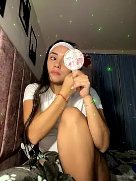 Snapshot of Kimmymadison- chatting on 10/31/25, 01:28 Kimmymadison- online show from 10/31/25, 01:28