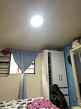 Snapshot of Kimmymadison- chatting on 10/31/25, 05:03 Kimmymadison- online show from 10/31/25, 05:03