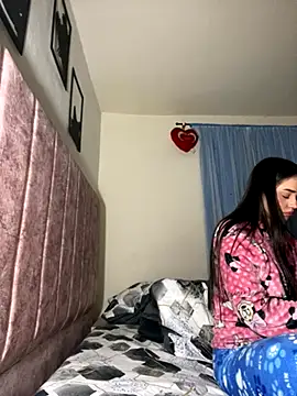 Snapshot of Kimmymadison- chatting on 11/01/25, 05:09 Kimmymadison- online show from 11/01/25, 05:09