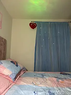 Snapshot of Kimmymadison- chatting on 11/20/25, 07:02 Kimmymadison- online show from 11/20/25, 07:02