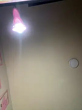 Snapshot of Kimmymadison- chatting on 11/21/25, 07:07 Kimmymadison- online show from 11/21/25, 07:07