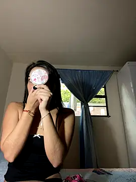 Snapshot of Kimmymadison- chatting on 11/21/25, 09:13 Kimmymadison- online show from 11/21/25, 09:13