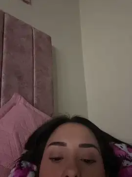 Snapshot of Kimmymadison- chatting on 12/14/25, 08:46 Kimmymadison- online show from 12/14/25, 08:46