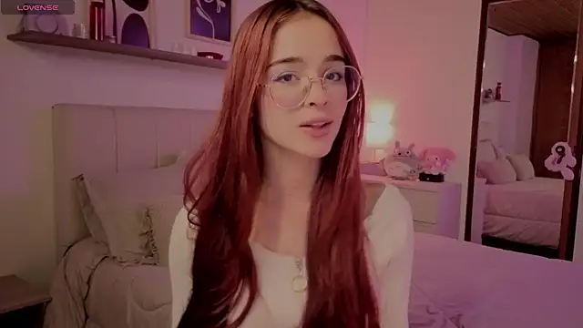 Snapshot of Roxxy_mora chatting on 12/01/25, 10:26 Roxxy mora online show from 12/01/25, 10:26