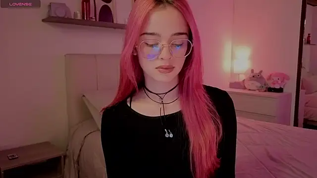 Snapshot of Roxxy_mora chatting on 12/03/25, 10:19 Roxxy mora online show from 12/03/25, 10:19