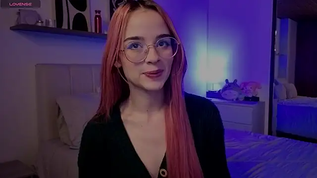 Snapshot of Roxxy_mora chatting on 12/17/25, 10:16 Roxxy mora online show from 12/17/25, 10:16