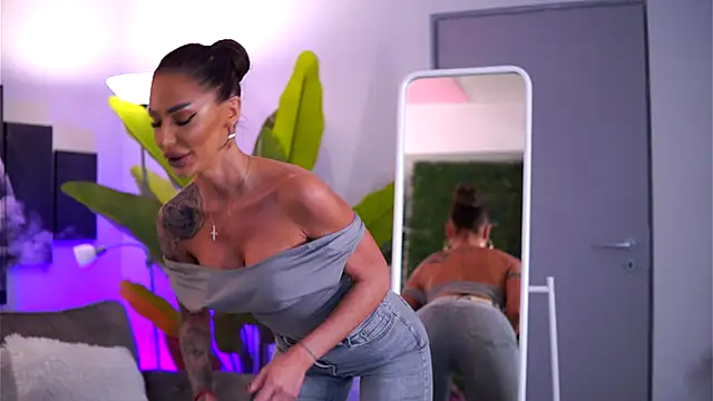 RaquelleVon online show from 11/15/25, 10:34